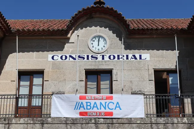 Non ao peche da Oficina de Abanca en Zas