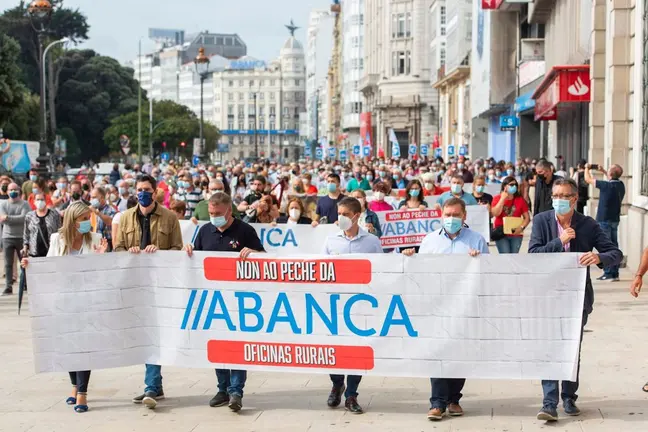 Manifestacion na Coruna contra o peche das sucursais de Abanca