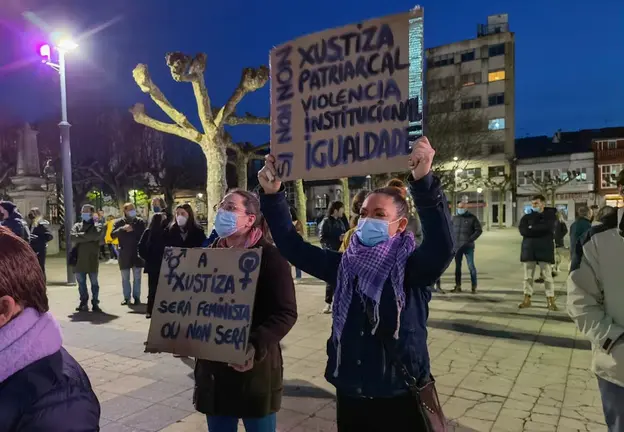 Concentracion 8M Carballo-Foto-Rebelion Aluminio 4