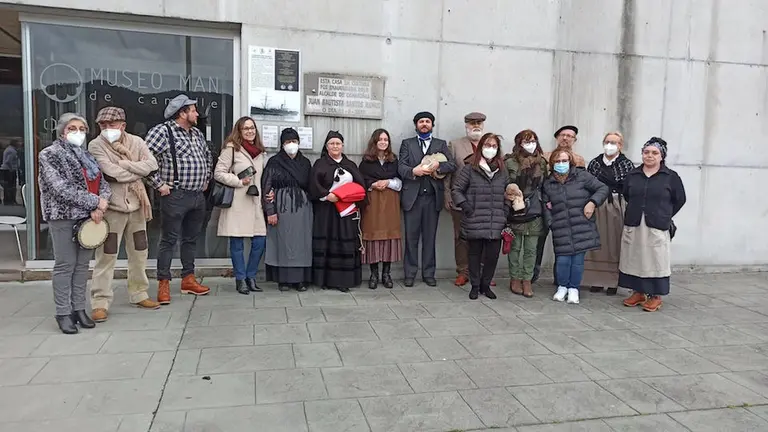 Placa a memoria dos heroes de Camell 1