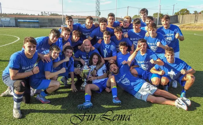 Corme celebrando a Final Copa da Costa Xiuvenil-Corme-Xallas