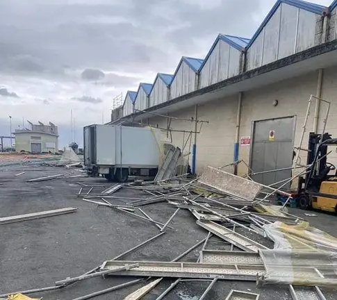 Temporal no porto de Muros