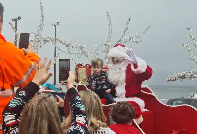 FOTO CAMARIÑAS- Cabalgata Papa Noel 1