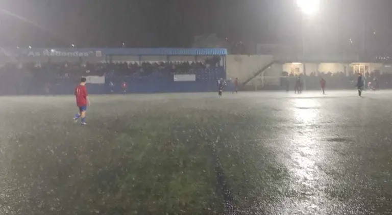 Imaxe do Cabana Corme na Redondas pasado por auga