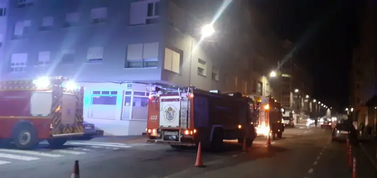 Bombeiros no Incendio en Carballo