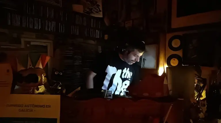 Maikel DJ pinchando no Patacon