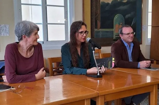 Emma Abella Clara e alcalde Poesia Erotica