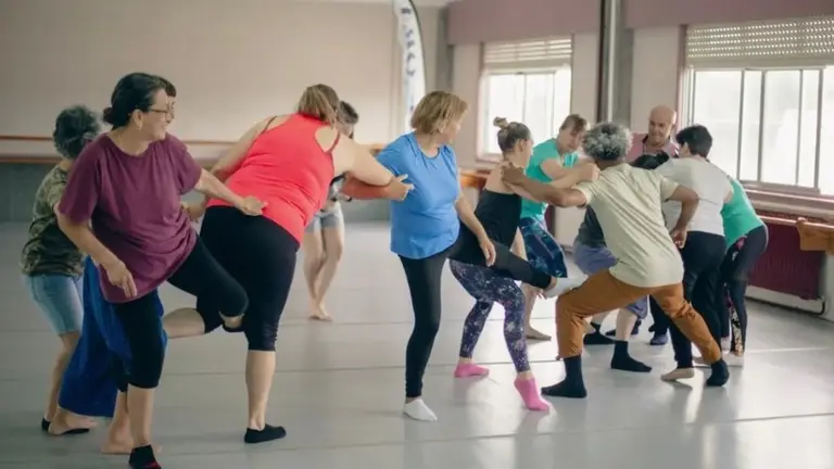Imaxe dun dos obradoiros de danza de Escora realizados en Baio