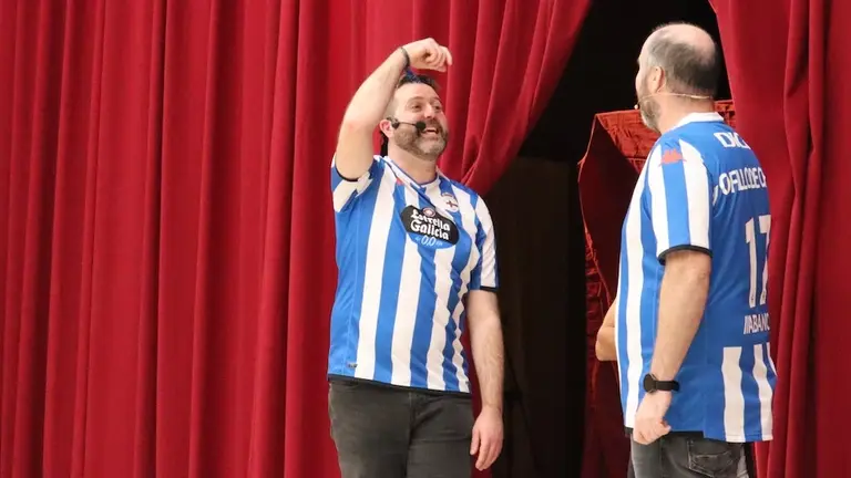 Roi da Costa facendo o ImproDepor con Xavier Veiras no CP Teixeiro