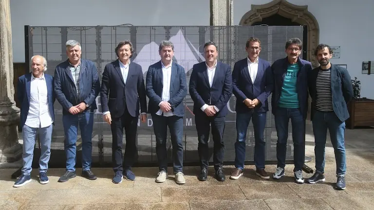 Foto presentacion Gran Fondo Ezaro Grupo 2024