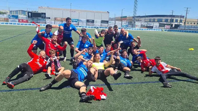 O Lira celebrando o ascenso a Liga da Costa