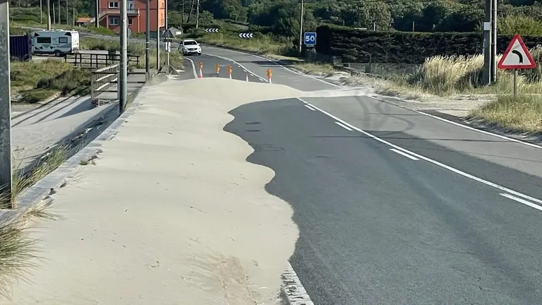 Area da Praia da Cruz na estrada