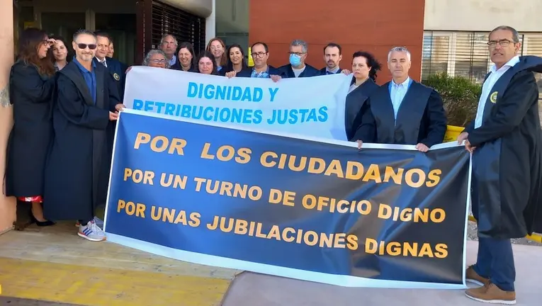 Avogados e procuradores de oficio en folga nos Xulgados de Corcubion