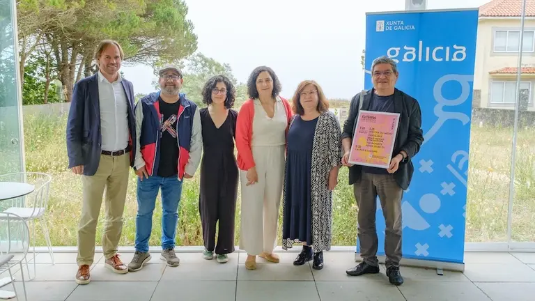 De esquerda a dereita: José Luís Gómez Rego, delegado de Estrella Galicia na comarca de Bergantiños; Pepe Formoso, propietario do Hotel Bela Fisterra; Paula González, directora de comunicación do Fisterra Experience; Belén María do Campo Piñeiro, delegada da Xunta de Galicia na provincia da Coruña; Áurea Domínguez, alcaldesa de Fisterra; e Quique Costas, productor executivo do Fisterra Experience.