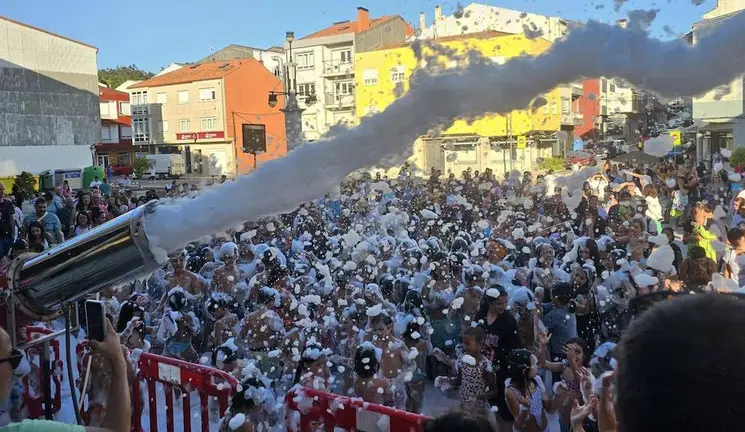 Festa da escuma no DÍA DO NENO 2023 de Vimianzo