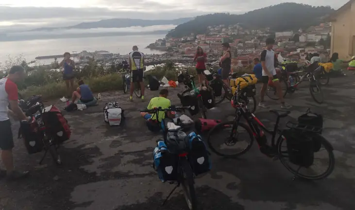 Os Encontrinhos en bici en Muros
