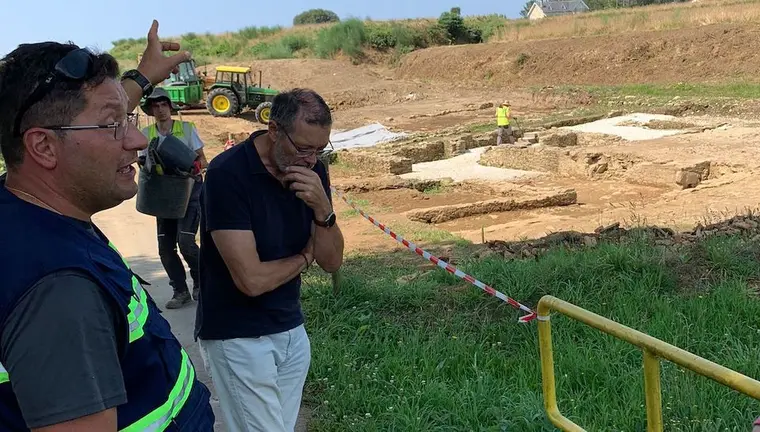 Lino Gorgoso na excavacion arqueoloxica da Pedra do Altar de brandomil