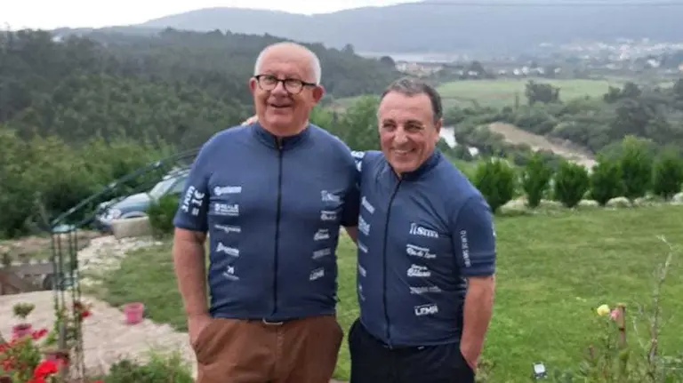 Jesus Garcia e Alberto Castro presentando a viaxe solidaria