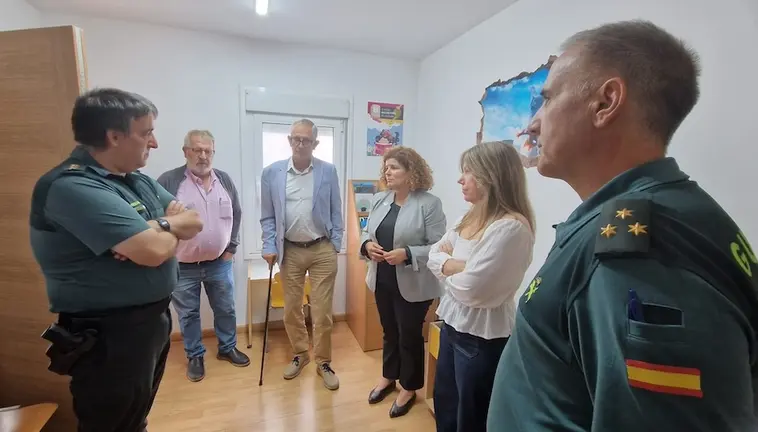 Visitando a Garda Civil de Carballo
