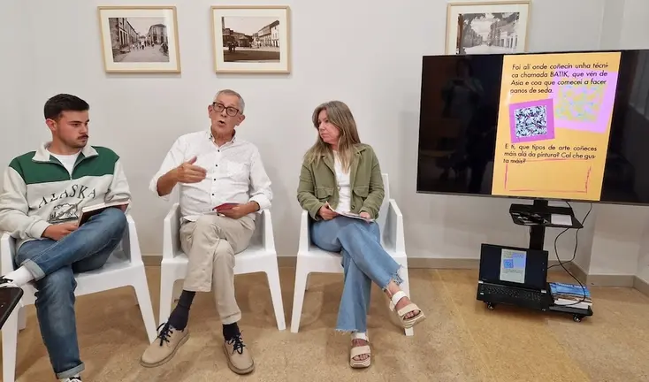 O historiador Hadrián García Evencio Ferrero e a concelleira Angeles Pacoret