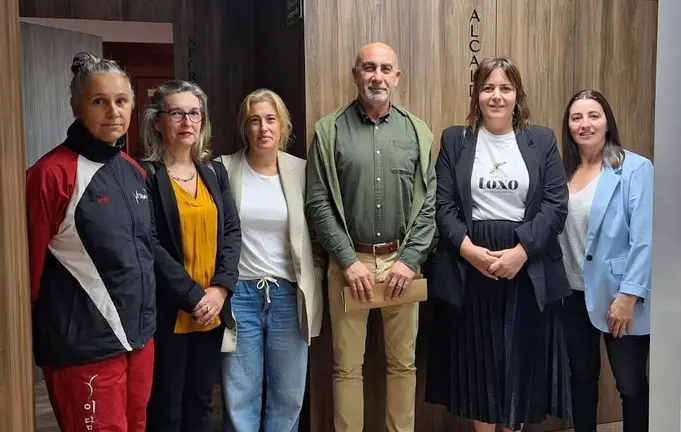 A oposicion de Muxia presentando mocion de censura