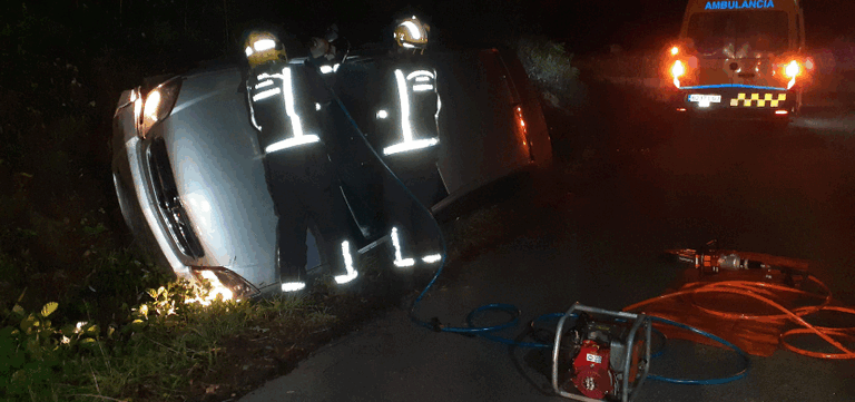 Accidente laracha coche bombeiros