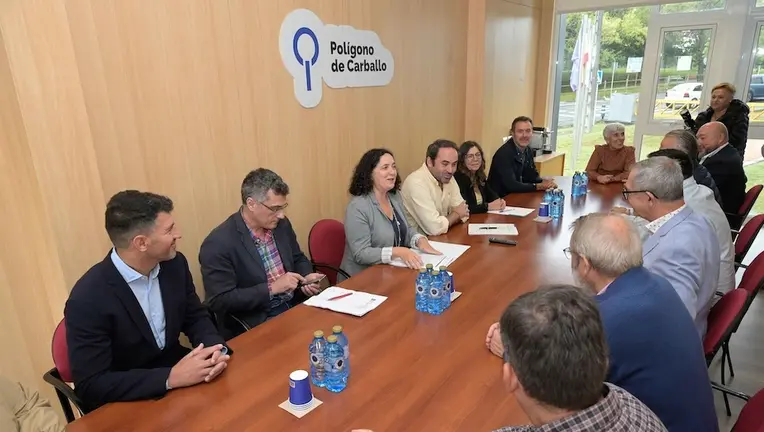 Empresarios do poligono de Bertoa coa Delegada da Xunta Belen Docampo