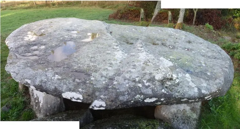 Dolmen Pedra da Arca Dumbria-Foto-Modesto