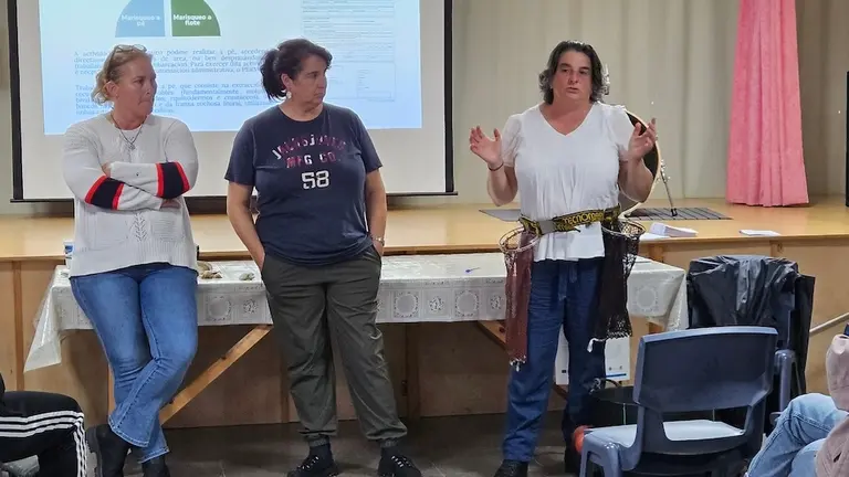 Mariscadoras de Camarinas no Proxecto Sisargas do IES Ponte do Porto