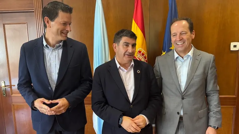 O Delegado do Goberno cos responsables da Fundacion Brandomil