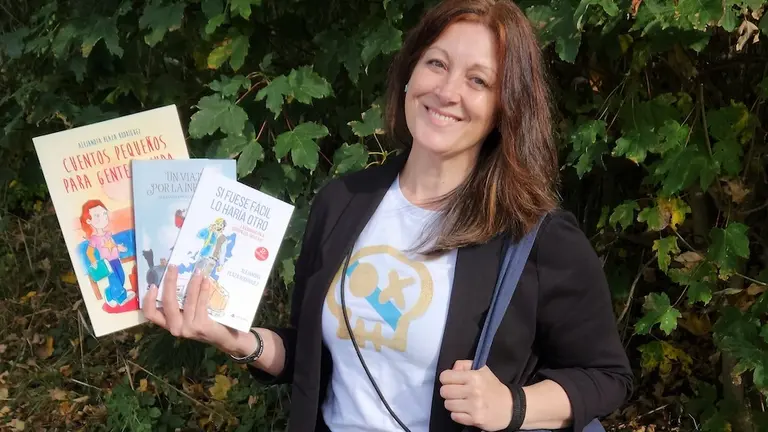 Alejandra Plaza cos seuslibros na Feira de Frankfurt