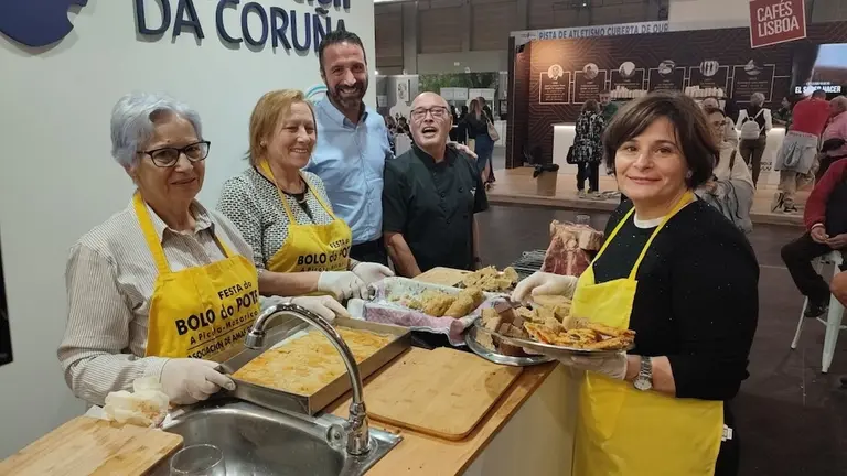 Amas de Casa de Mazaricos no Xantar co Bolo do Pote