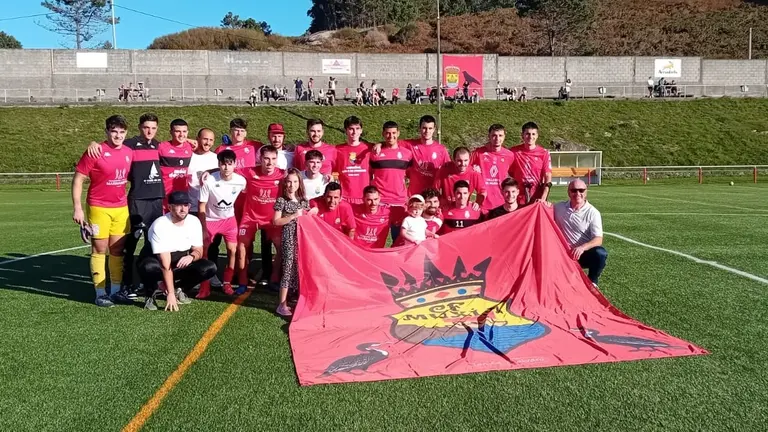 Muxia coa ova bandeira dos Corvinos