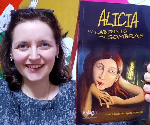 Guadalupe Vázquez Formoso co seu libro ALICIA NO LABIRINTO DAS SOMBRAS