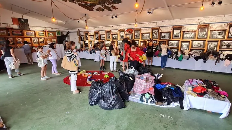 Mercadillo de regalar na lonxa de Lira