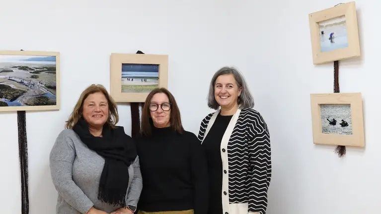 Angeles Mille coas concelleiras de Carballo