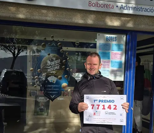 Jose Manuel Luaces na Administracion Lotarias Bolboreta de Camarinas