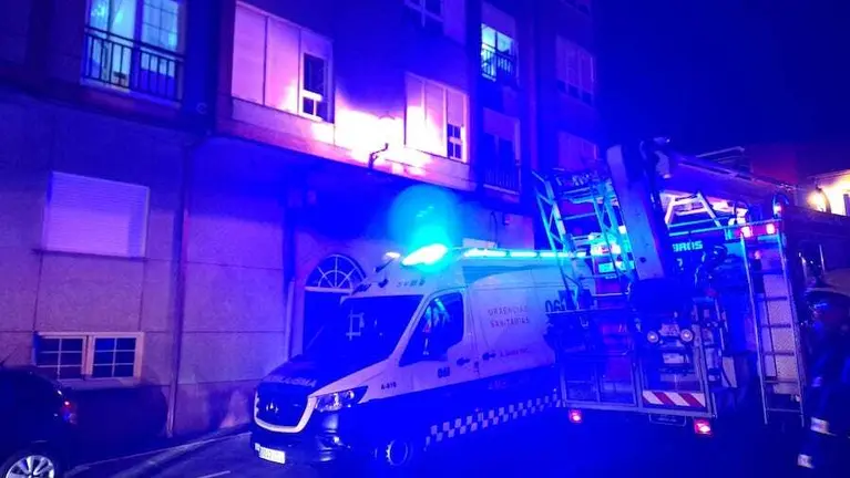 CONSORCIO PRONVINCIAL BOMBEIROS - Rescate dúas persoas en Muxía