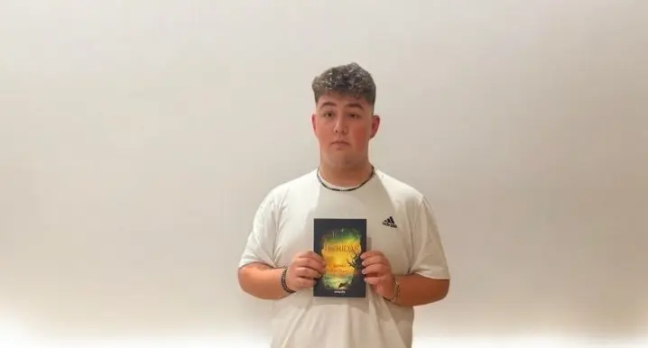 Samuel Martinez Fandino co seu libro Heridas