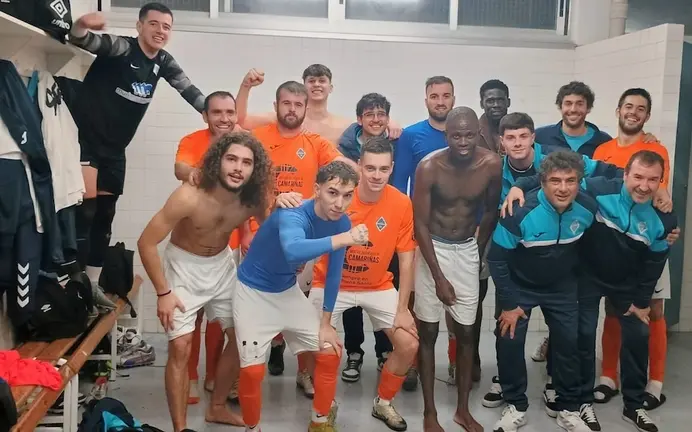 O Camarinas FC no vestiario do Cubaleiro