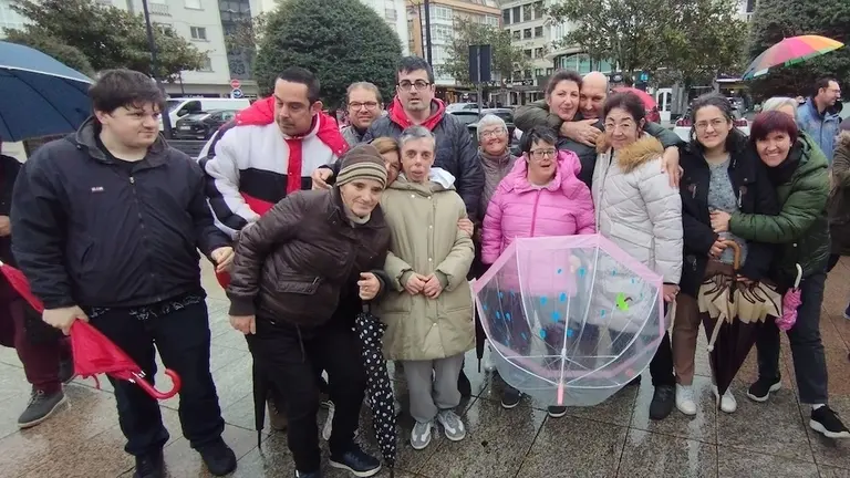 Dia Mundial da Discapacidade en Cee-Foto-Aspadex Baixo o mesmo paraugas