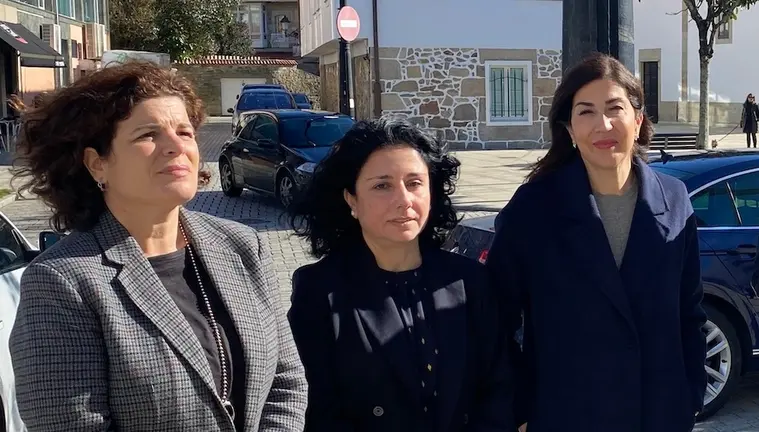 Margarita Lamela alcaldesa de Cee con Maria Rivas subdelegada do goberno