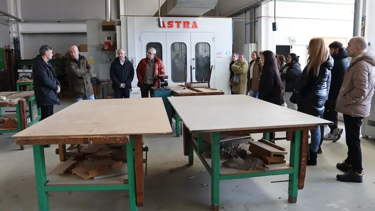 Obradoiro de Emprego nas instalacons de madeira do Forum Carballo