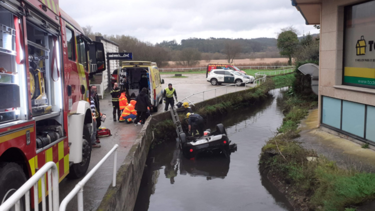 Falece unha muller ao caer ao rio en Ponteceso co coche