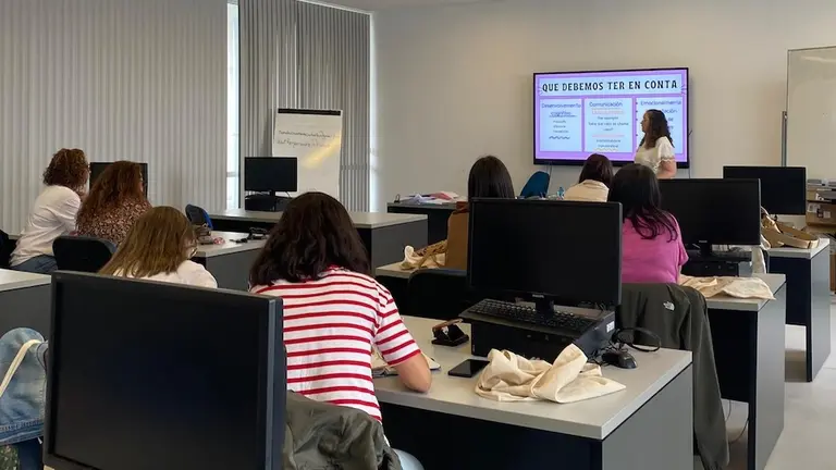 Sesion formativa de Un Paso Mais 