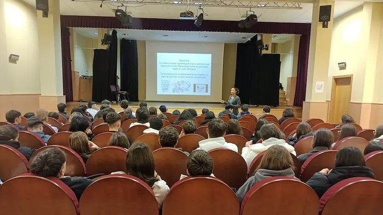 2025.01.14.- Sesión informativa contra a violencia sexual IES Laracha
