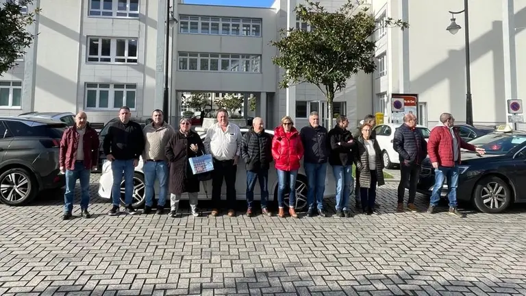 Taxistas en folga en Cee pola subida dos seguros