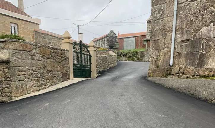 Asfaltado estrada Cubelo-Carnota