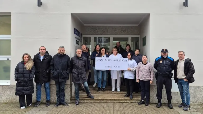 Concentracion pola seguridade no Centro de Saude de Zas