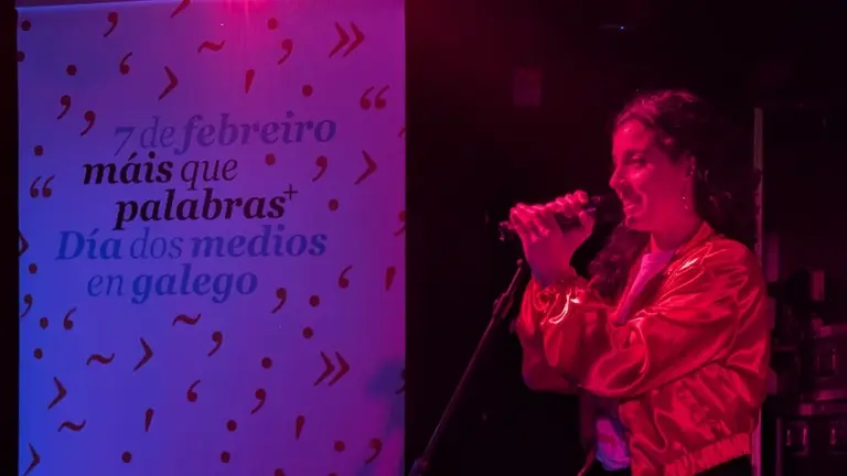 A Banda da Loba no Playa Club polo Dia dos Medios en Galego